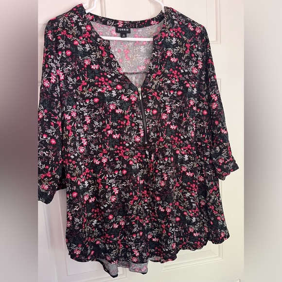 Torrid Babydoll Stretch Challis Zip-Front Tunic Top - Picture 5 of 10